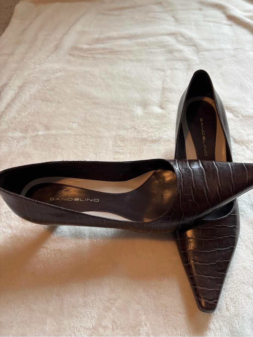 Bandolino Dark Brown Croc-Embossed Pointed Toe heels 👠